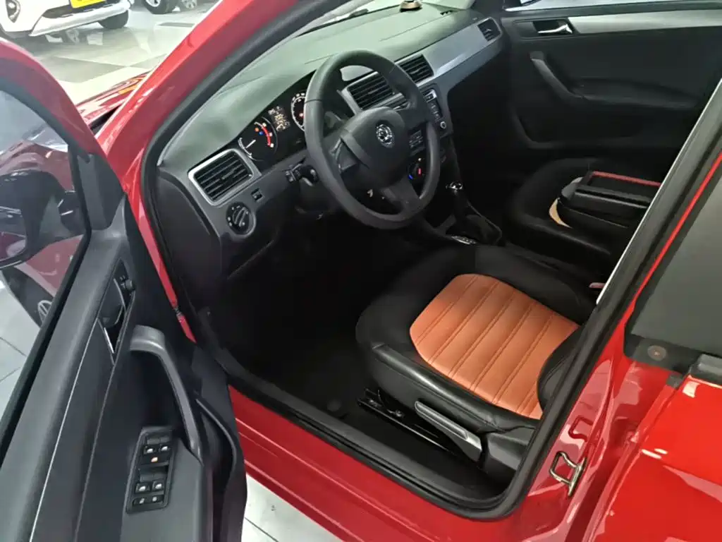 Skoda Rapid Spaceback 2014 — фото 16