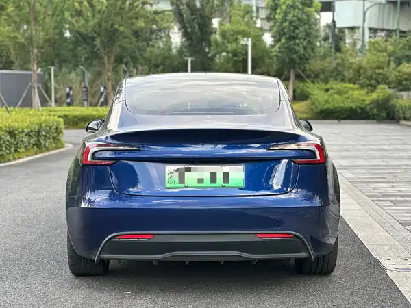 Tesla Model 3 2024