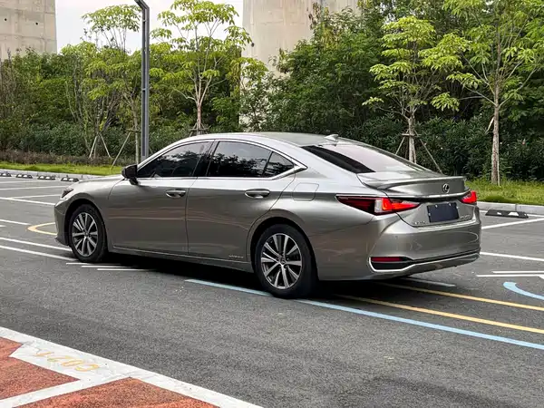 Lexus ES 2019