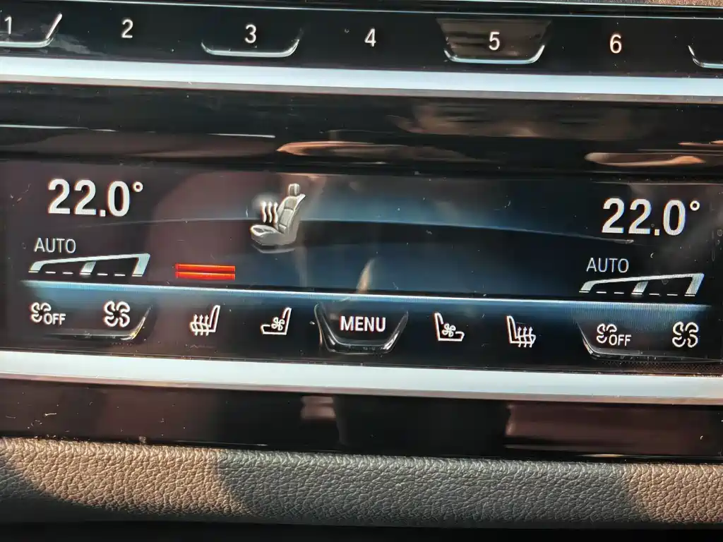 BMW 5 Series 2018 — фото 17