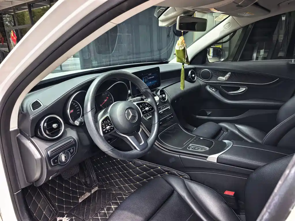 Mercedes-Benz C-Class 2019 — фото 10