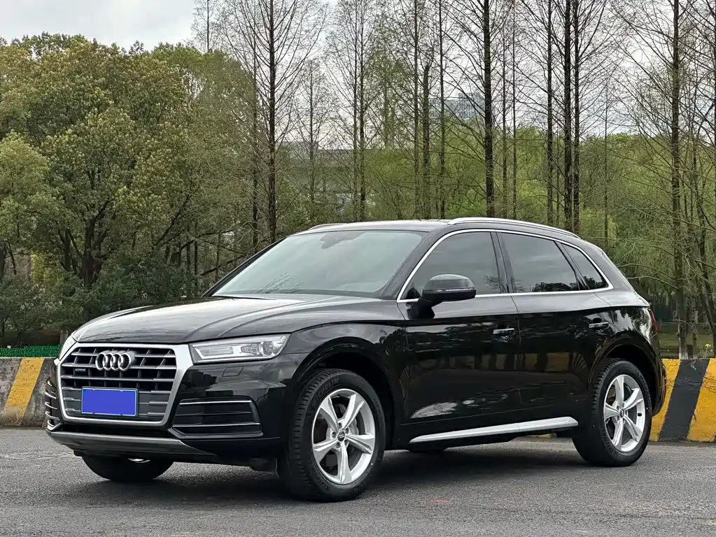 Audi Q5L 2021 — фото 1