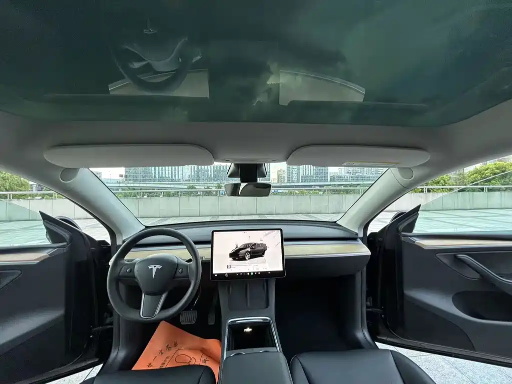 Tesla Model Y 2023 — фото 12