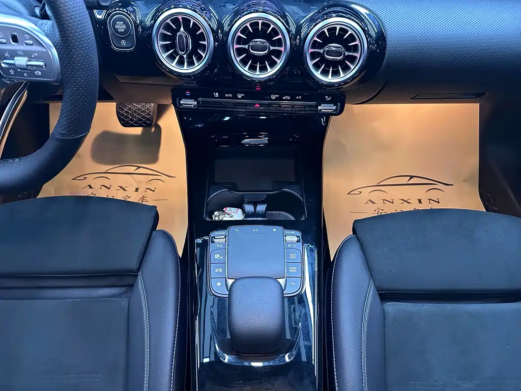 Mercedes-Benz A-Class 2023 — фото 18