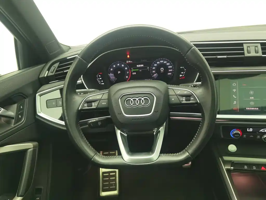 Audi Q3 2020 — фото 11