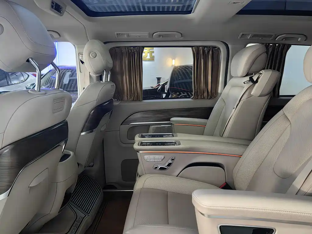 Mercedes-Benz V-Class 2022 — фото 9