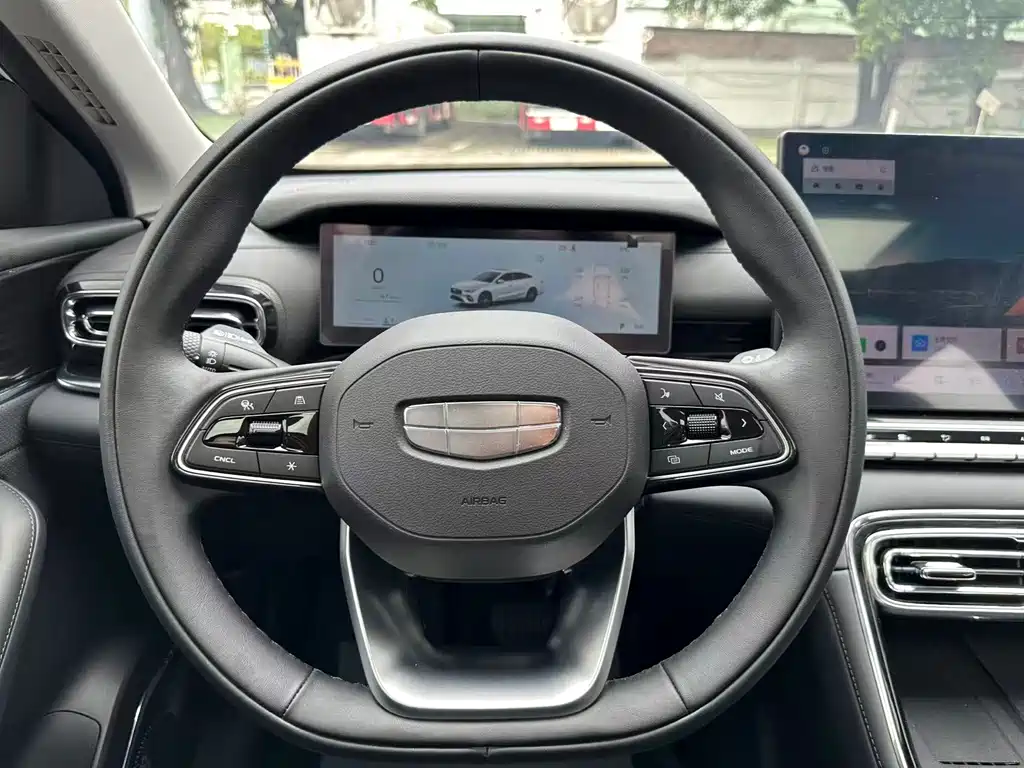 Geely Emgrand 2025 — фото 15