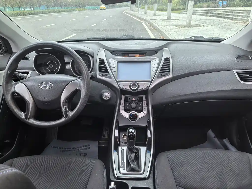 Hyundai Elantra 2013