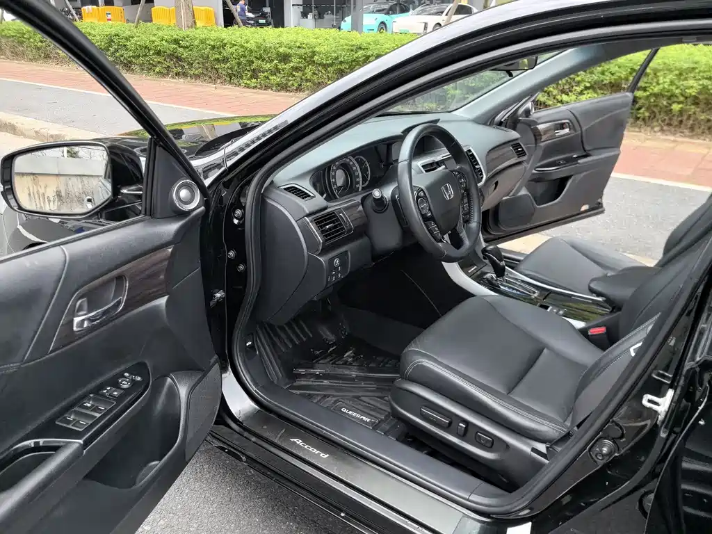 Honda Accord 2016 — фото 28