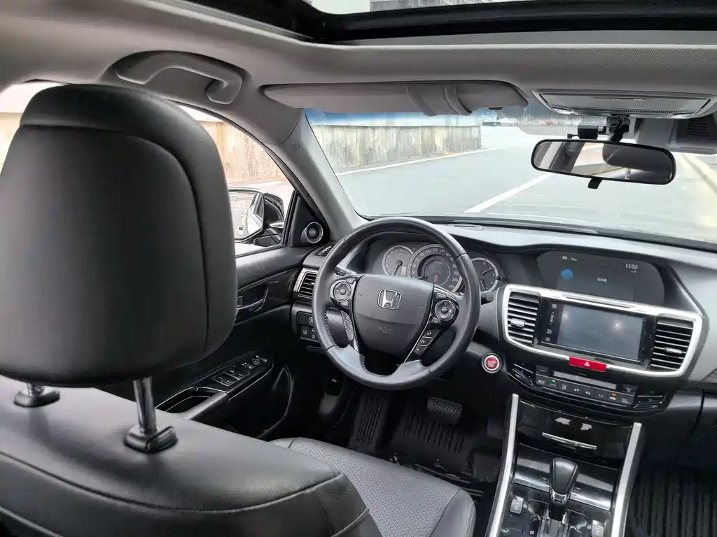 Honda Accord 2016 — фото 20