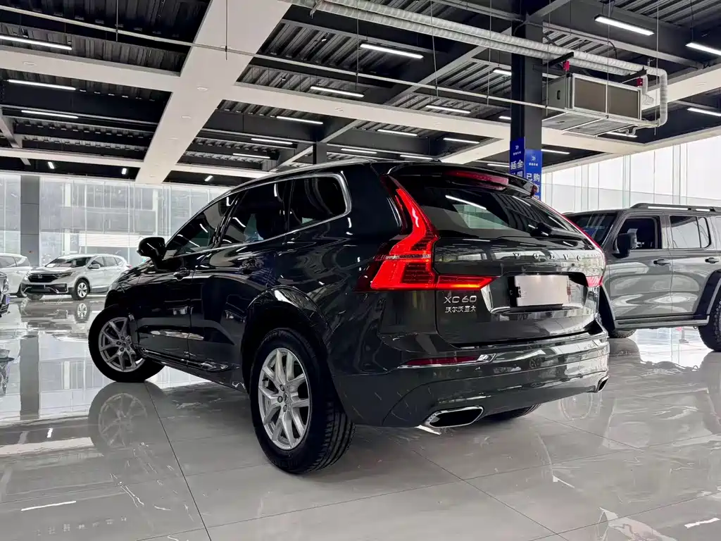 Volvo XC60 2021 — фото 7