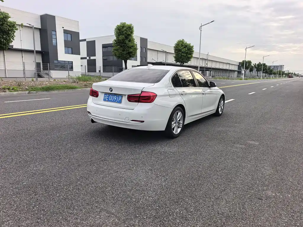BMW 3 Series 2015 — фото 12