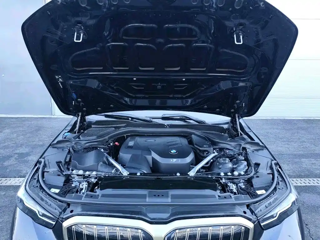 BMW 5 Series 2025 — фото 13