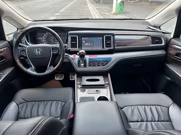 Honda Elysion 2016