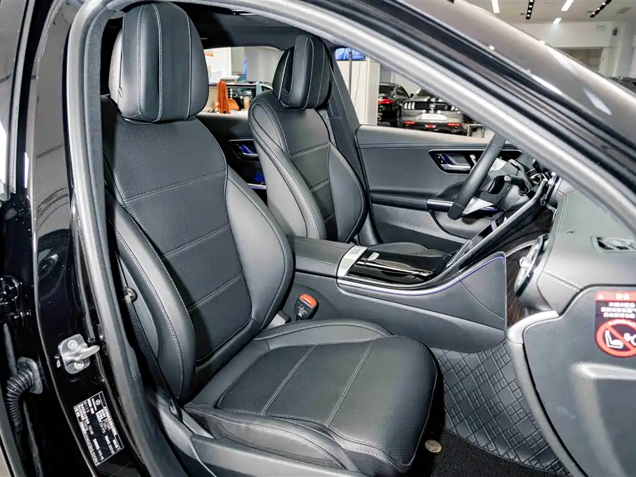 Mercedes-Benz C-Class 2025 — фото 19