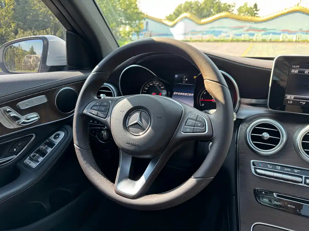 Mercedes-Benz GLC 2016 — фото 18