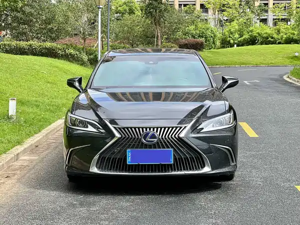 Lexus ES 2019
