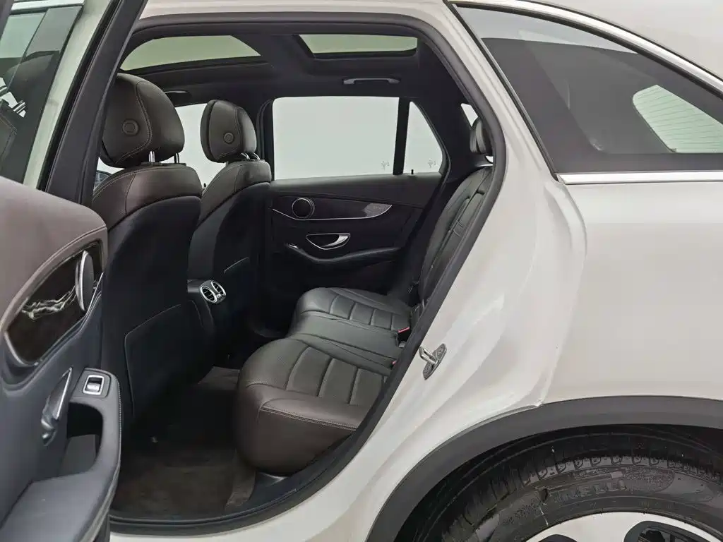 Mercedes-Benz GLC 2018 — фото 15