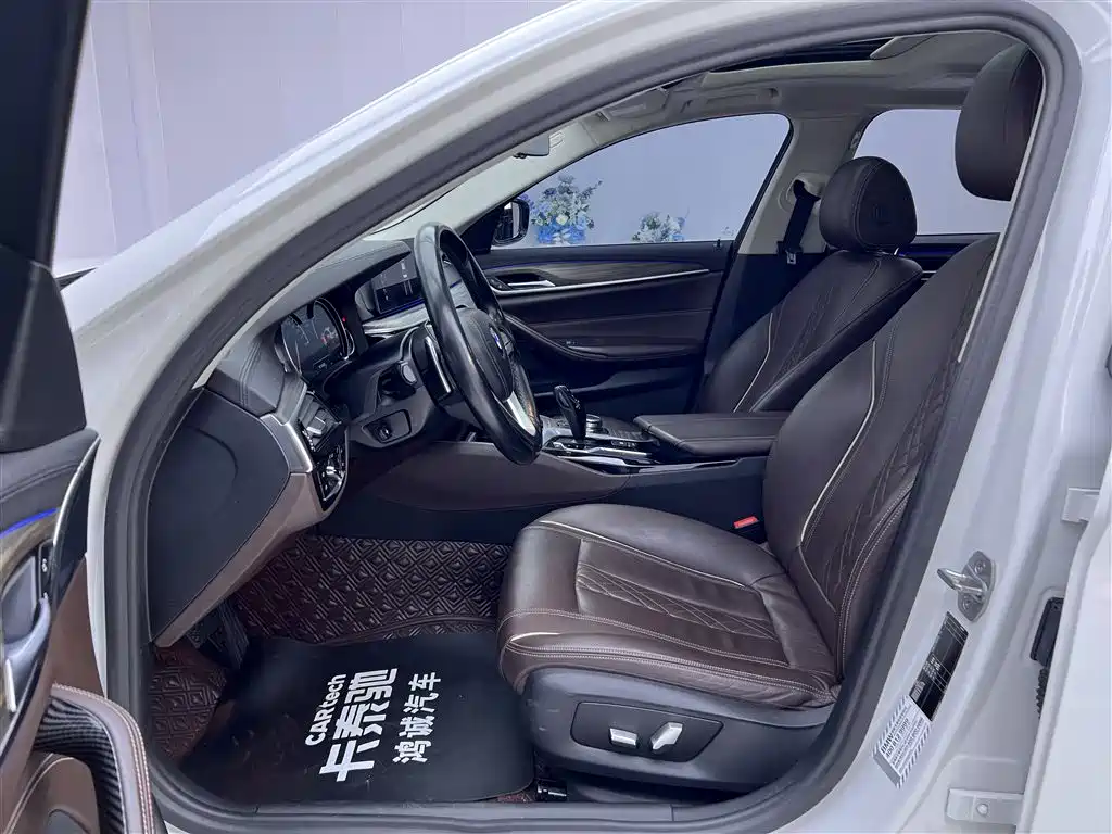 BMW 5 Series 2018 — фото 18