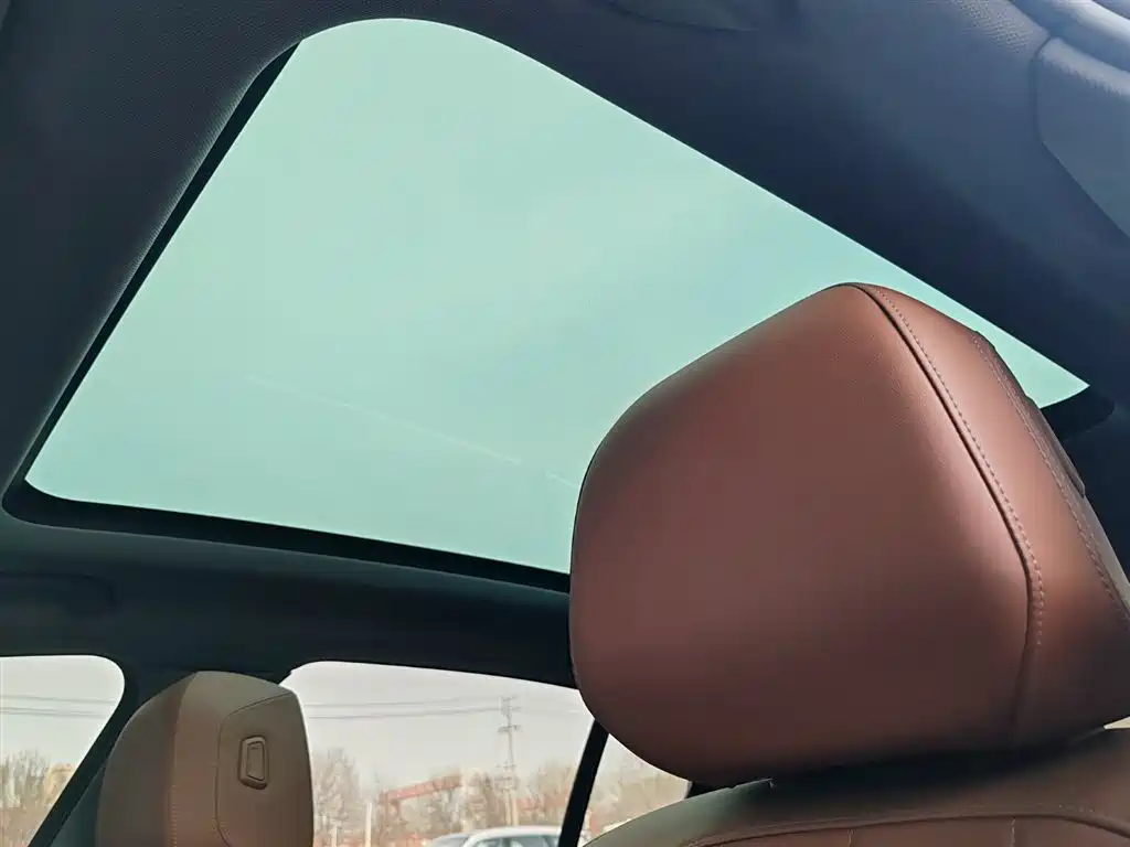 BMW 5 Series 2025 — фото 17