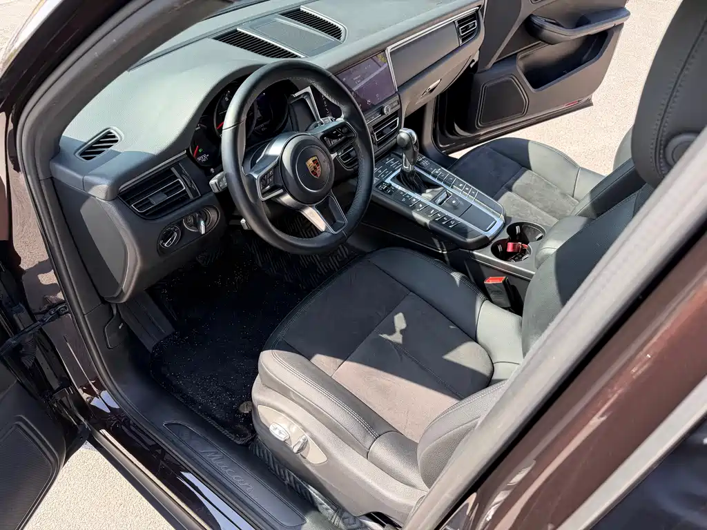 Porsche Macan 2018 — фото 24