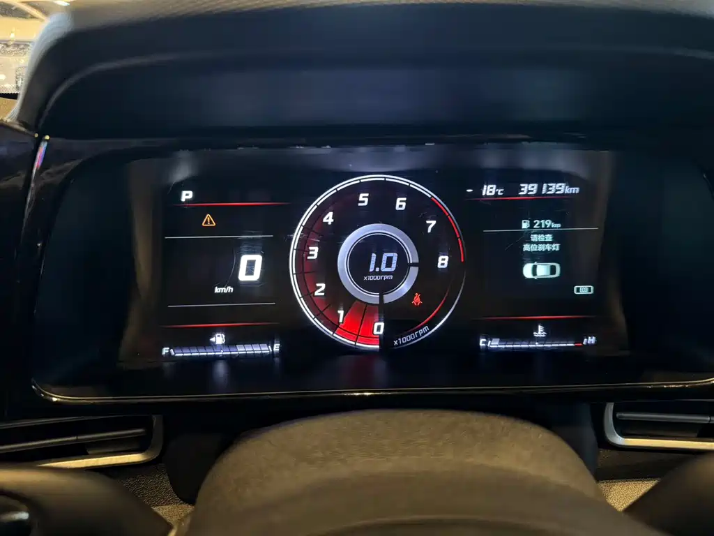 Hyundai Elantra 2023 — фото 16