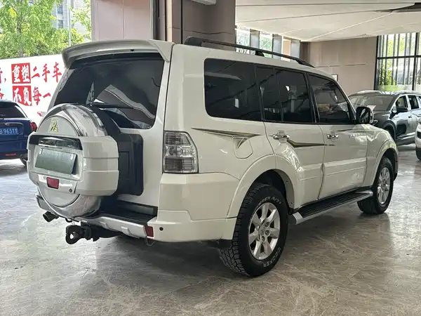 Mitsubishi Pajero 2012