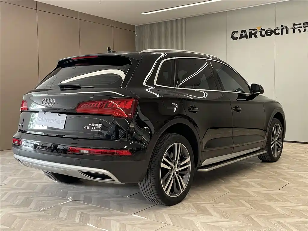 Audi Q5L 2021 — фото 5