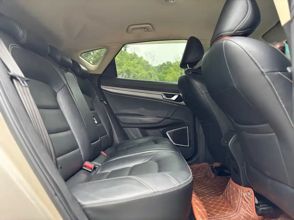 Geely Emgrand GS 2018 — фото 11