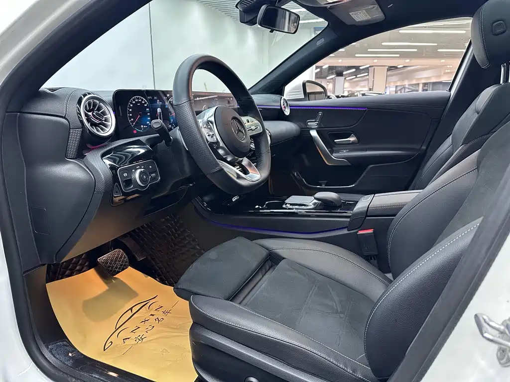 Mercedes-Benz A-Class 2023 — фото 9