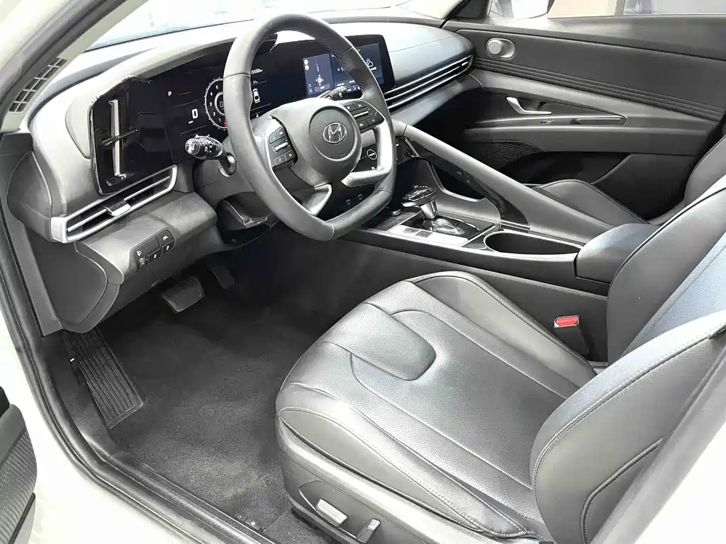 Hyundai Elantra 2022