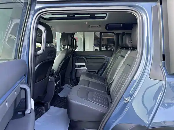 Land Rover Defender 2021