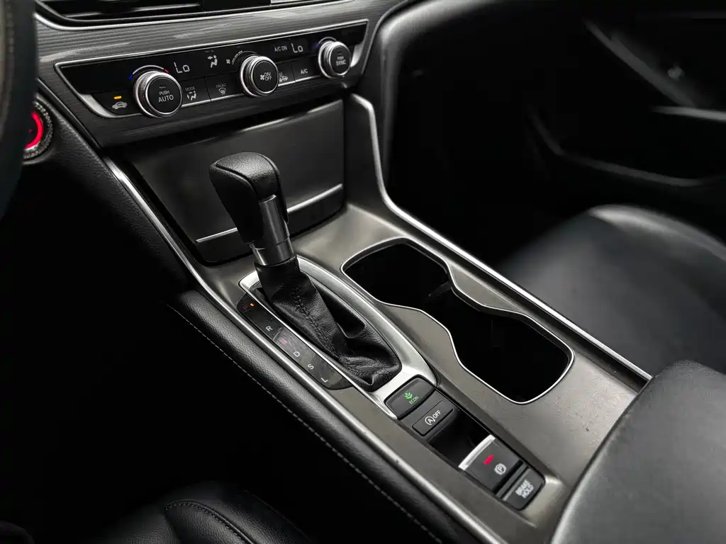 Honda Accord 2018 — фото 16