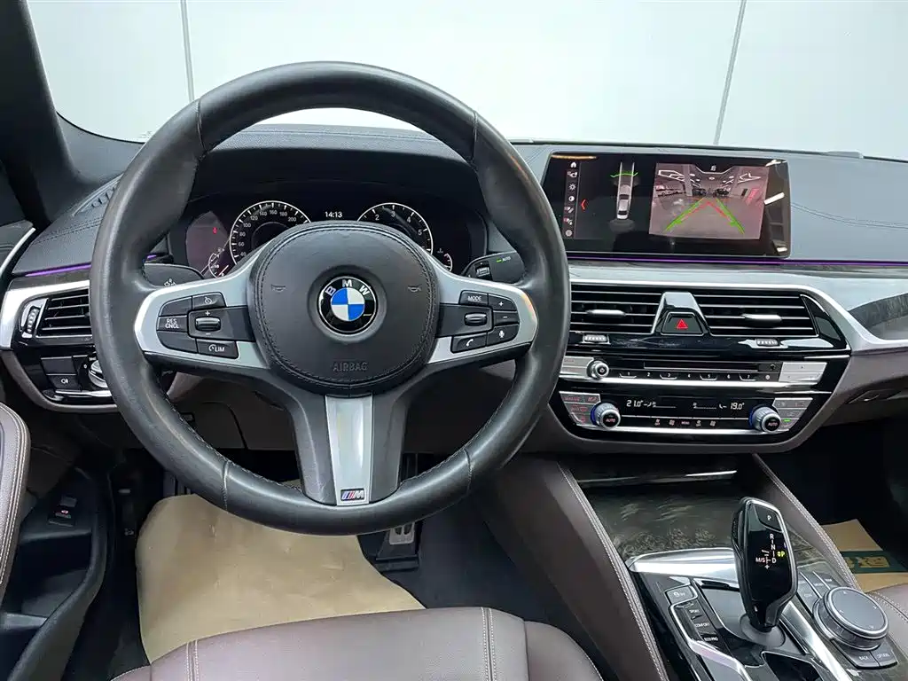 BMW 5 Series 2019 — фото 29