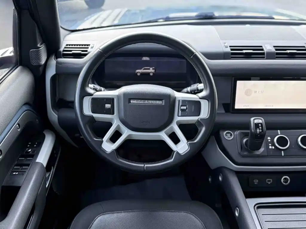 Land Rover Defender 2021 — фото 18