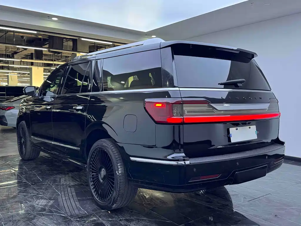 Lincoln Navigator 2018 — фото 18