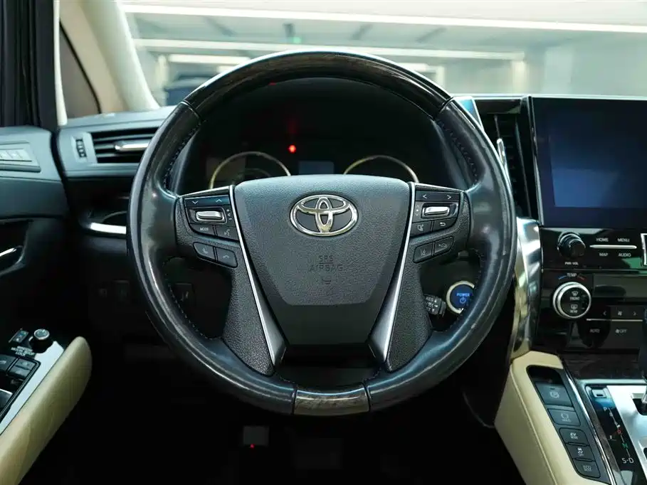 Toyota Alphard 2022 — фото 17
