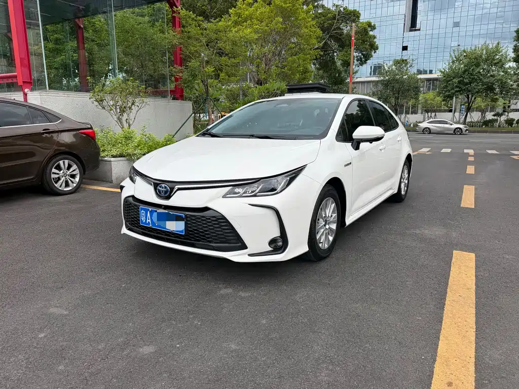 Toyota Corolla 2023 — фото 1