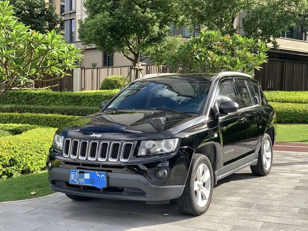 Jeep Compass 2015 — фото 1