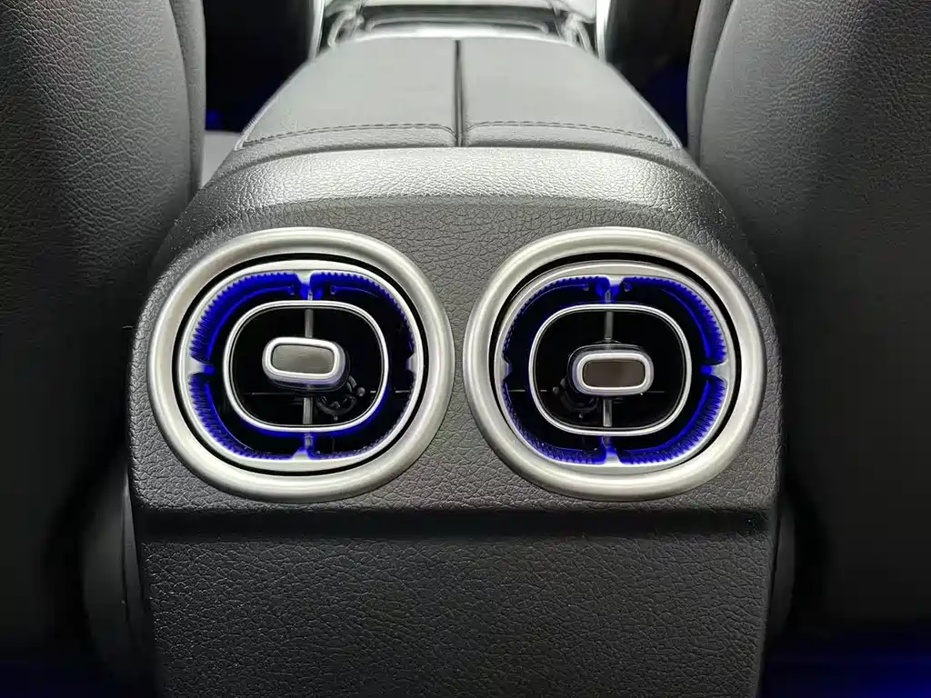 Mercedes-Benz C-Class 2025 — фото 16