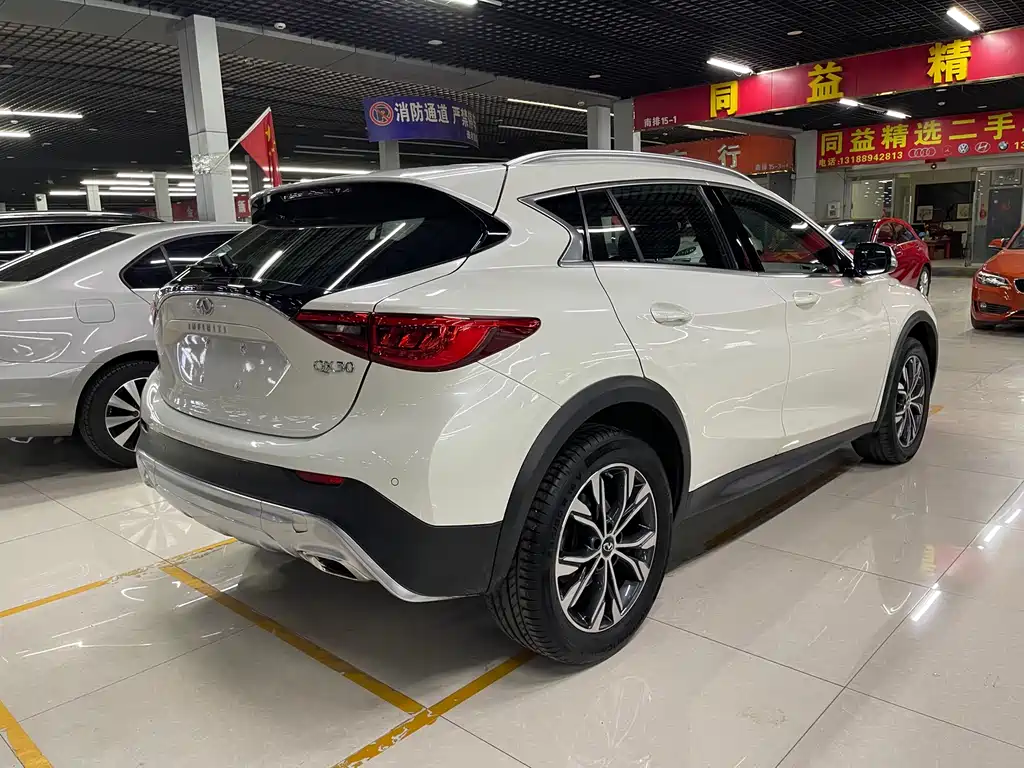 Infiniti QX30 2018 — фото 3