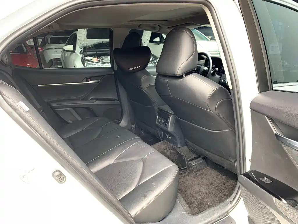 Toyota Camry 2022 — фото 11
