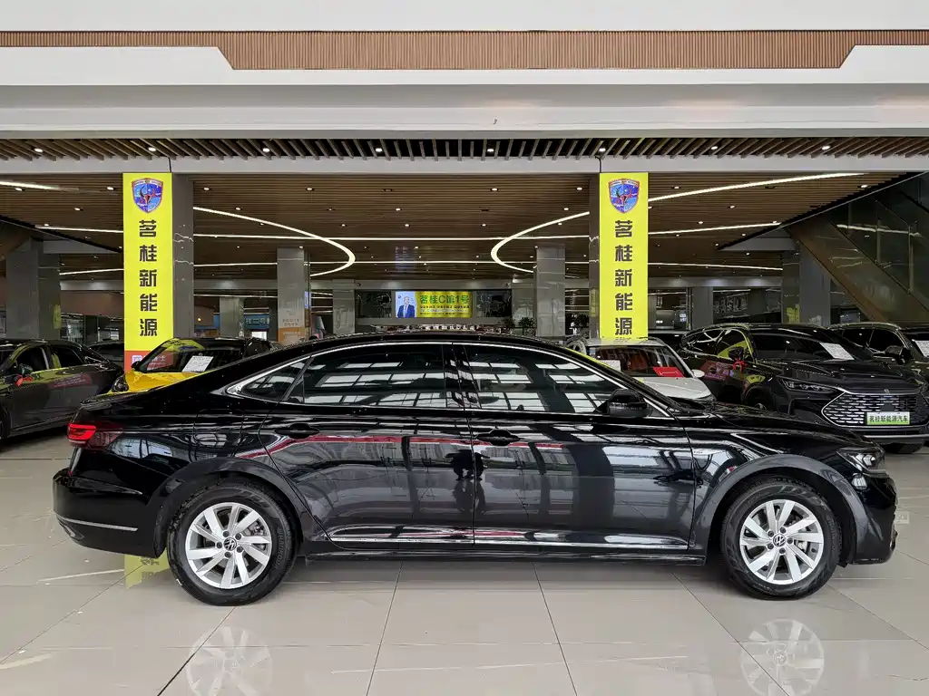 Volkswagen Passat PHEV 2023 — фото 12