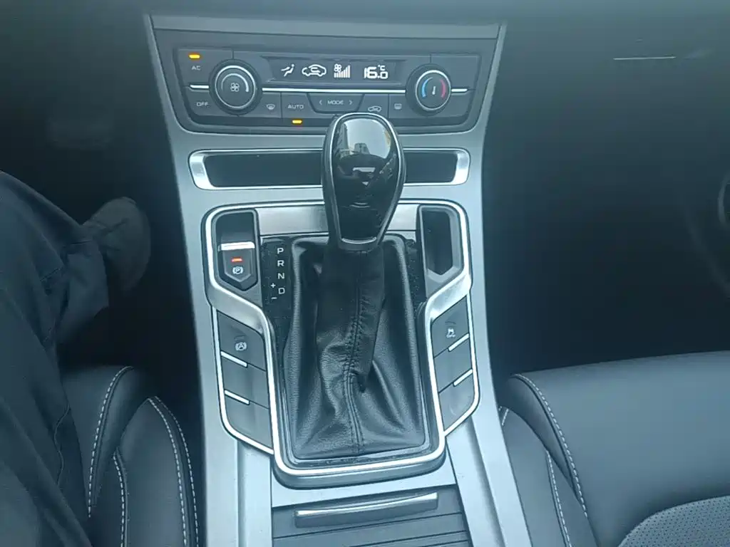 Geely Emgrand 2020 — фото 14
