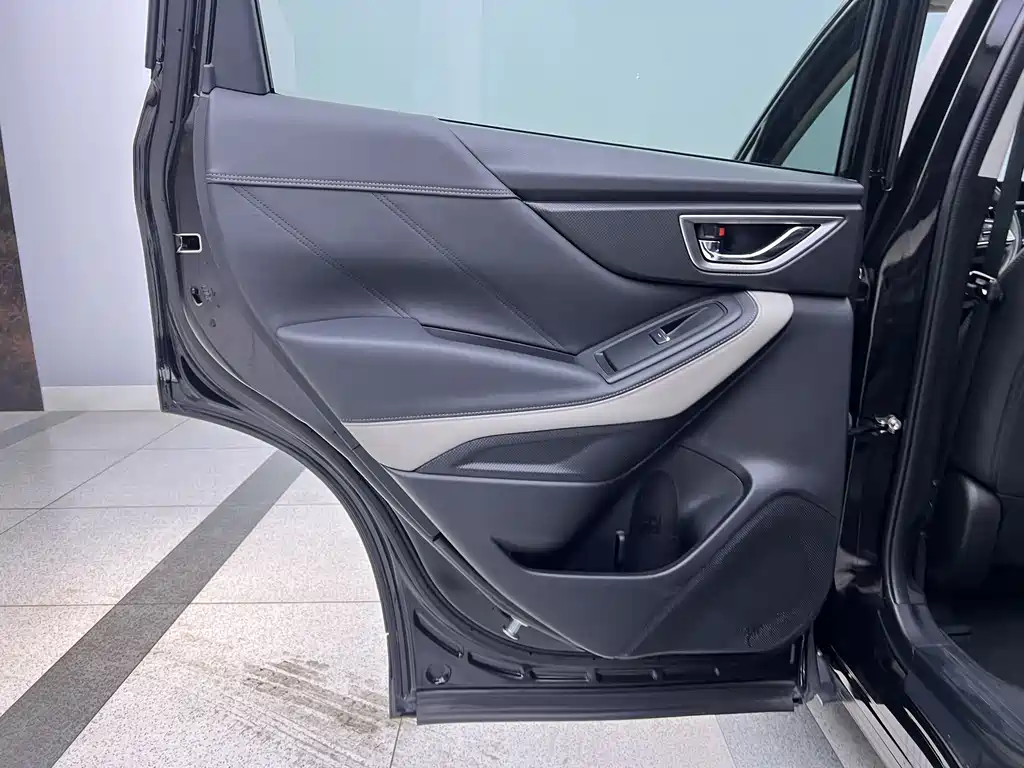 Subaru Forester 2022 — фото 17