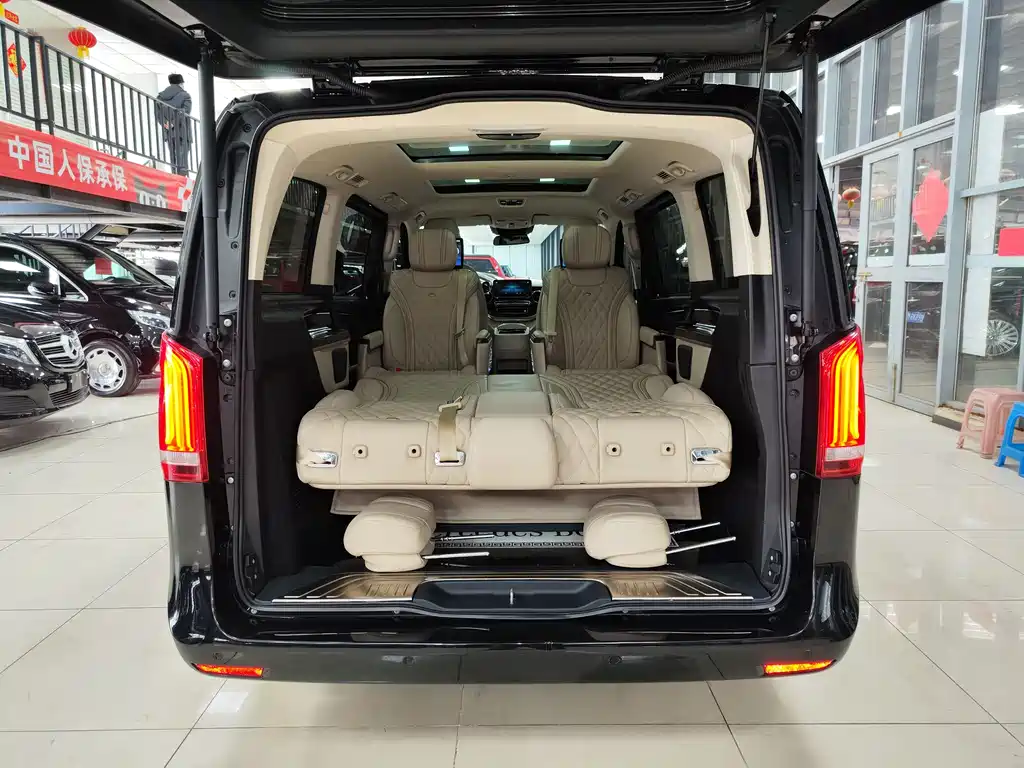 Mercedes-Benz V-Class 2020 — фото 28