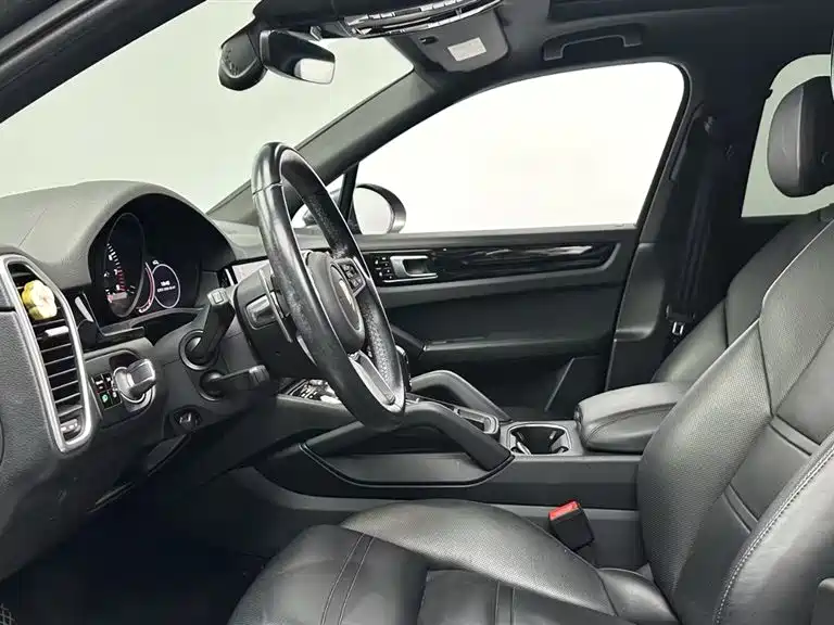 Porsche Cayenne 2020 — фото 15