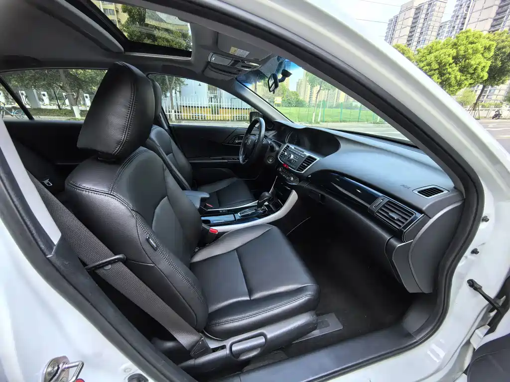 Honda Accord 2018 — фото 11