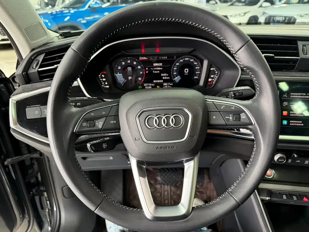 Audi Q3 2022 — фото 10