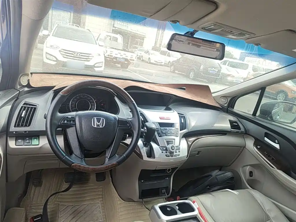 Honda Odyssey 2014 — фото 10